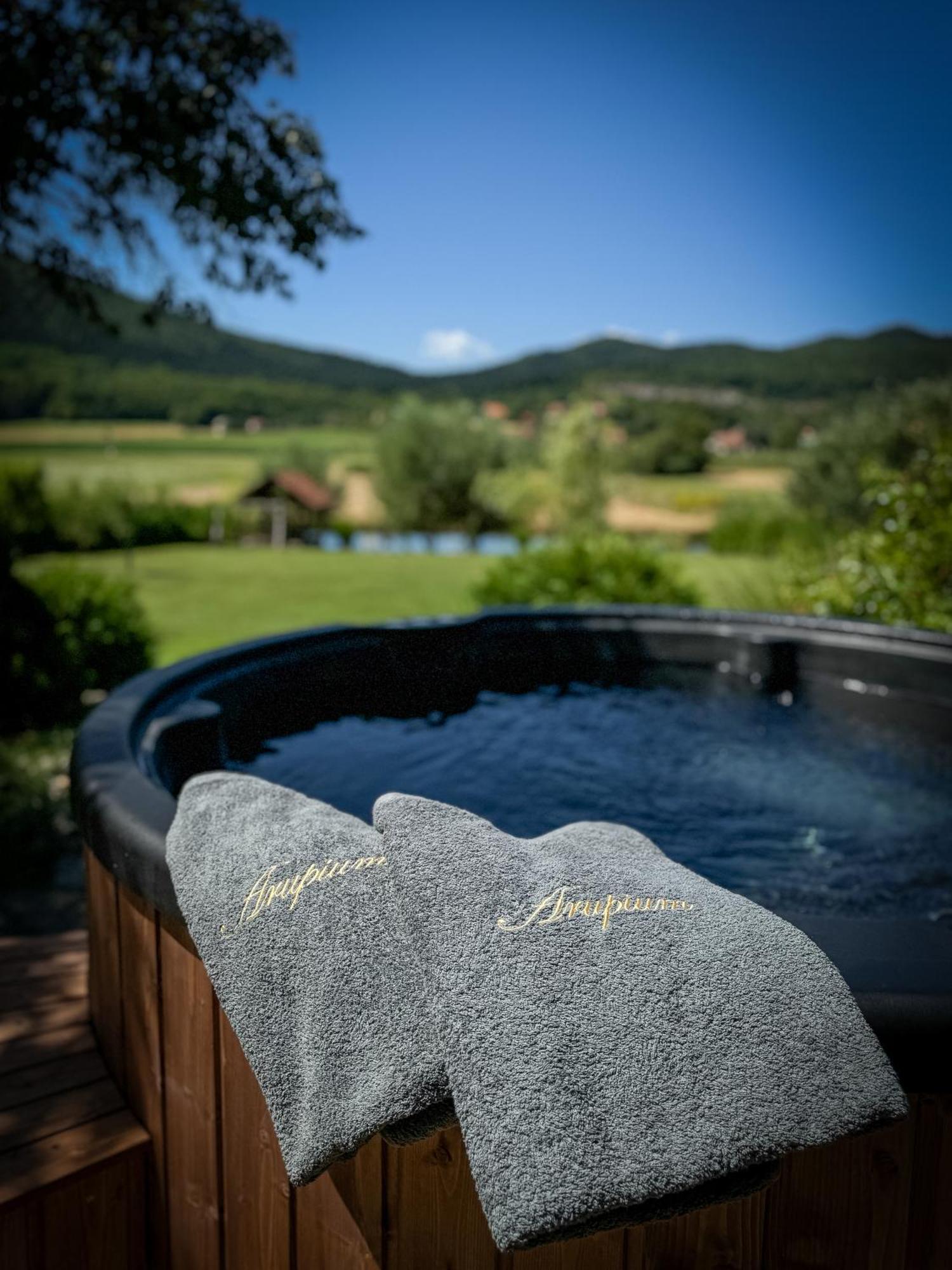 Villa House Arupium - Hot Tub à Otočac Extérieur photo